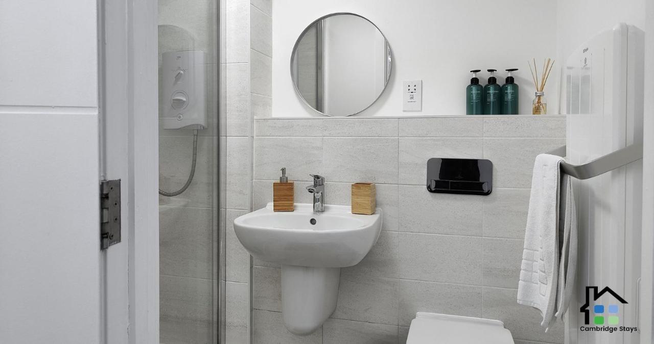 1br Flats-easy Walk To Centre-parking *
