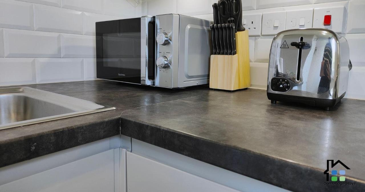 1br Flats-easy Walk To Centre-parking