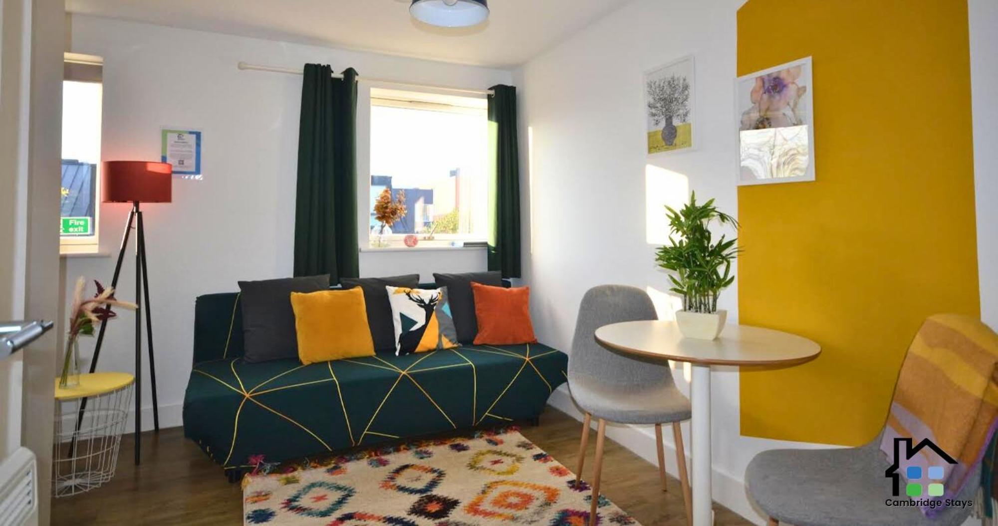1br Flats-easy Walk To Centre-parking